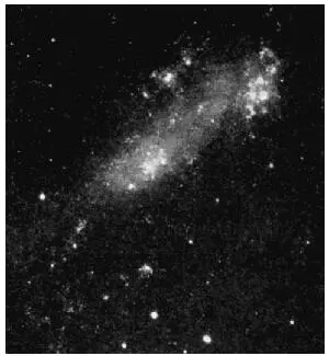 Рис 39 Галактика NGC 2574 типа II тика приобрела правильную симметричную - фото 38