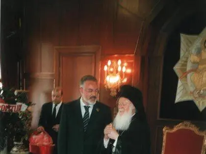 Однако Варфоломей II пошел навстречу более чем настойчивому ющенковскому - фото 16