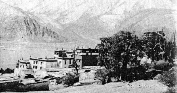 Монастырь Радэнг лежащий на пути из Такцера в Лхасу 1939 год Дворец - фото 4