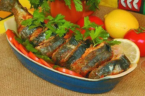 328 ккал 45 мин 2 порции Продукты 500 г морской рыбы 250 г сметаны 1 - фото 92