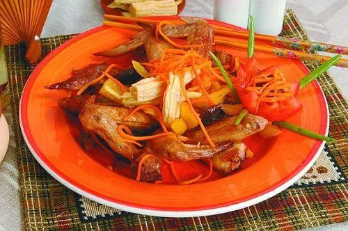 281 ккал 45 мин 4 порции Продукты 500 г куриных крылышек 50 г - фото 107