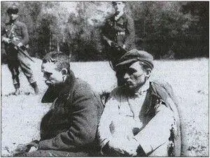 Бывшие полицейские перед расстрелом Брянщина 1943 год Нередко советские - фото 59
