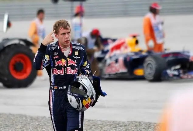 После столкновения со своим напарником Феттель был явно взбешен хотя другие - фото 3