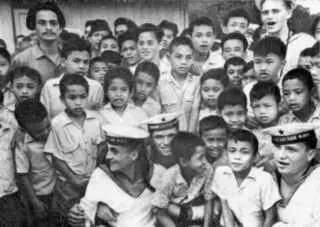 Советские моряки в Индонезии Ноябрь 1959 г Иван Сергеевич был тяжело болен - фото 29