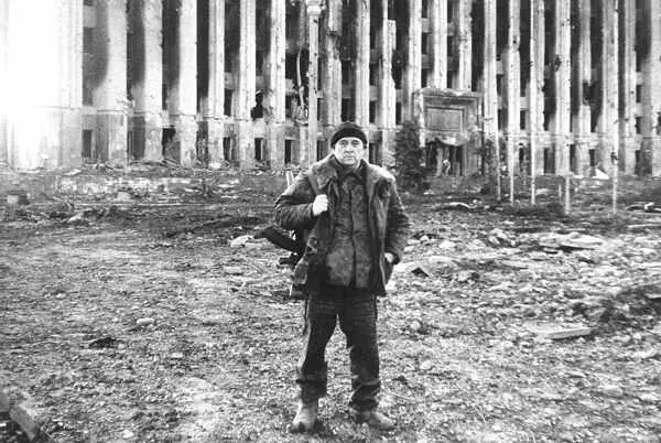 Грозный 1995 год Станислав Куняев СОЛОВЕЙ ГЕНШТАБА Я люблю тебя - фото 8