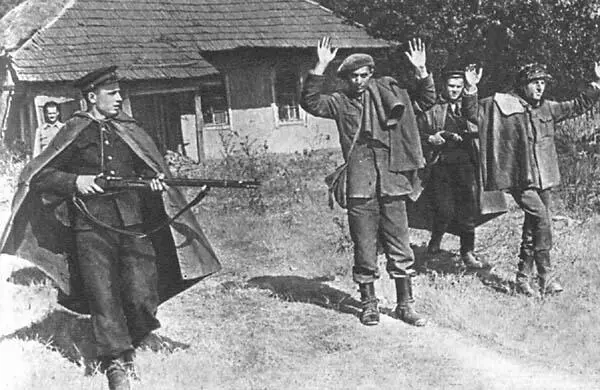 Отвоевались Комдив заявил что дивизия готова к боевым действиям и ждет только - фото 16