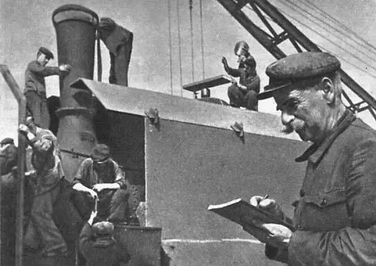 На заводе имени Январского восстания строится бронепоезд Технологу Григорию - фото 18