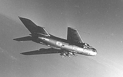 Первый такой совместный полет состоялся 2 апреля 1952 г Полёт проходил днём на - фото 5