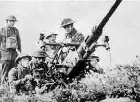 Гдето на Западном фронте в 1939 или 1940 г расчет 40мм зенитного орудия - фото 23