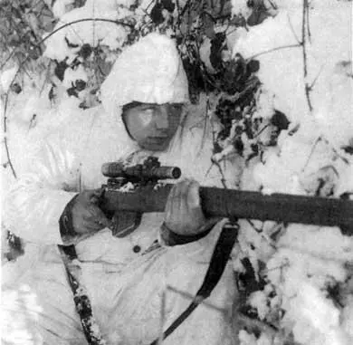 Январь 1945 г солдат 6й воздушнодесантной дивизии в зимнем камуфляже в - фото 54