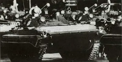 Когда БМП2 впервые показали на военном параде в Москве в 1982 году эти машины - фото 154