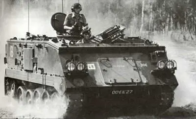 FV432 во многих отношениях аналогичен американскому БТР М113 но имеет стальной - фото 167