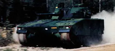 Вверху Боевая машина пехоты CV 9040 состоящая на вооружении шведской армии - фото 396
