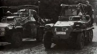 Легкая командноштабная машина SdKfz 223 с антенной рамкой справа - фото 4