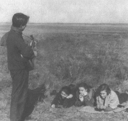Мы на целине Коля Завитаев Карина Филиппова Грета Ромодина и я 1956 год - фото 17