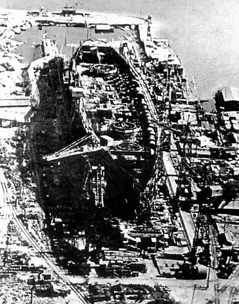 Линкор Советская Украина на стапеле завода им АМарти август 1941 г Вид с - фото 71