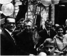 1 мая 1968 года Слева направо ВМГлушков ГЕПухов БНМалиновский - фото 138