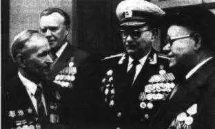 Встреча ветеранов Великой Отечественной войны Первый слева БН Малиновский - фото 139