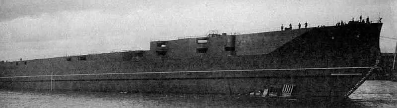 Вверху Линейный крейсер Бородино после спуска 19 июля 1915 г Из - фото 35