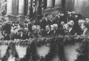 Парад 18 июля 1943 г Члены Войсковой управы А между тем ответ прост Гораздо - фото 12
