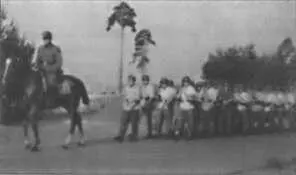 Украинцы маршируют на полевые занятия Август сентябрь 1943 г - фото 36