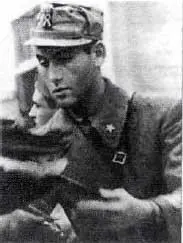 Январь 1943 г Пехотный офицер выдает новую униформу в Тунисе где войска оси - фото 18