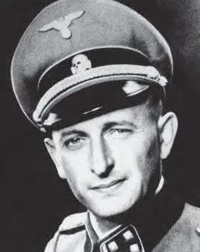 В феврале 1940 года Адольф Эйман занимал малозначительную должность референта - фото 61
