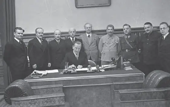 Подписание министром иностранных дел Литвы советсколитовского договора о - фото 63
