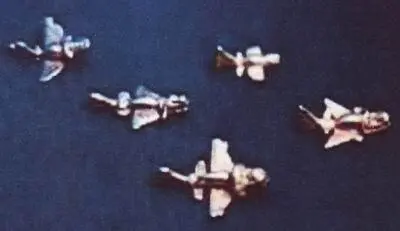 Рис 22 Древние золотые безделушки в форме самолета найденные Энбумом и - фото 3