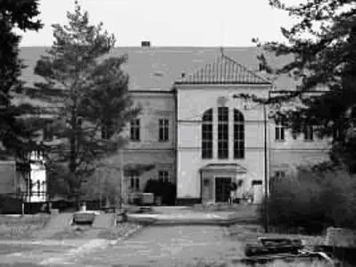 Особняк в деревне Панские Брежаны резиденция Гейдриха Он ездил каждый день - фото 4