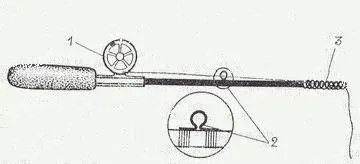 Ужение производится с лодки плотика или мостков на глубине от 2 до 10 м и - фото 18