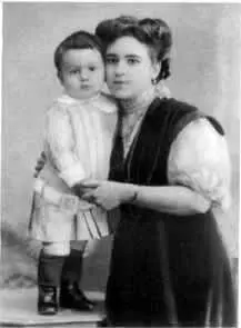 Нина Владимировна Яковлева с сыном Сашей 1909 год Школьный кружок друзей - фото 3