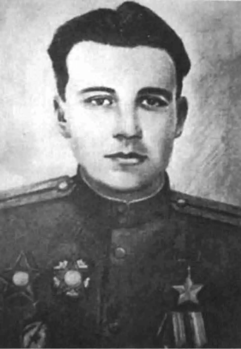 Герой Советского Союза гвардии лейтенант В А Дышинский На местах боев в - фото 16