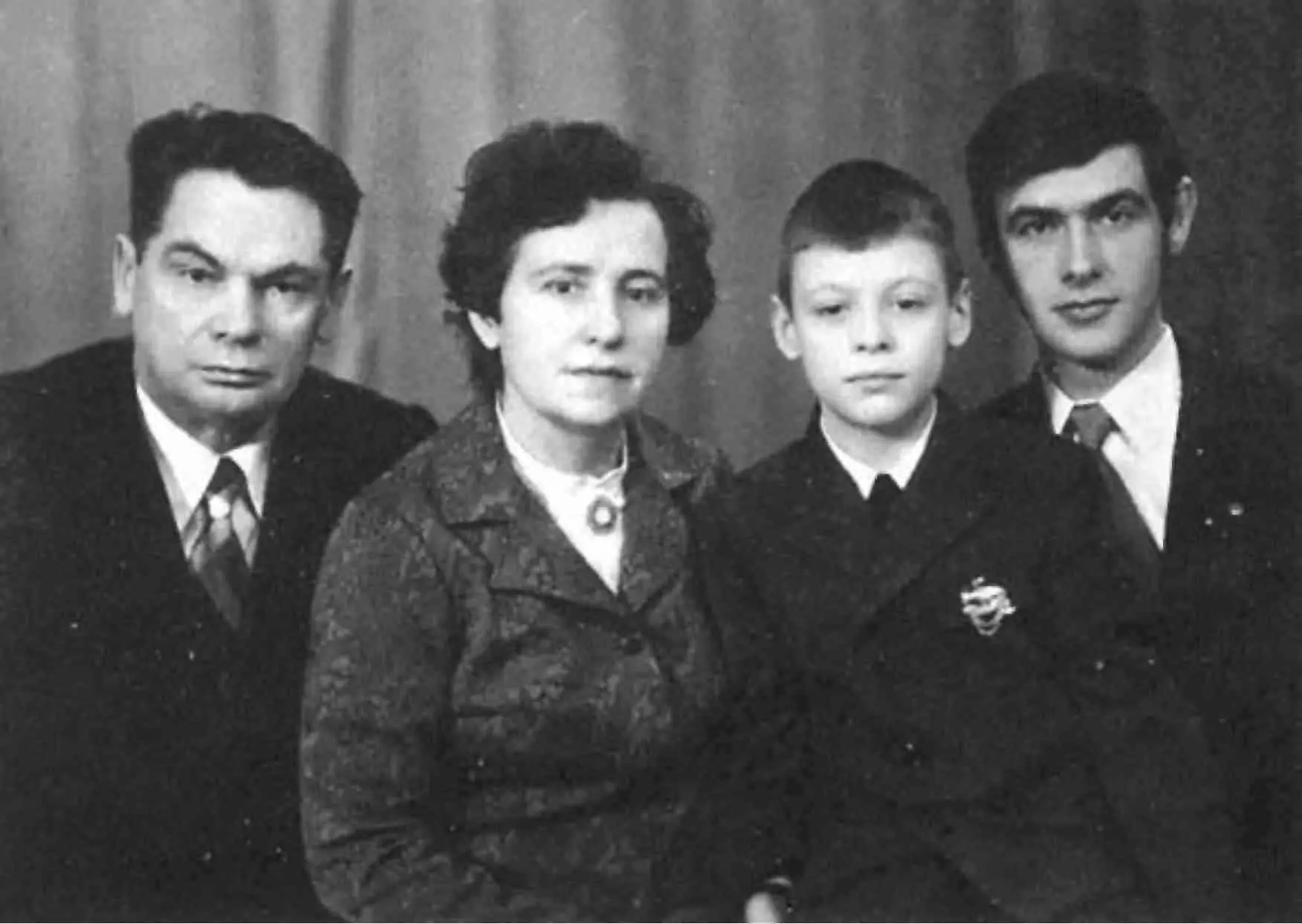 Автор книги кандидат технических наук Е И Фокин с женой Зинаидой Петровной и - фото 37