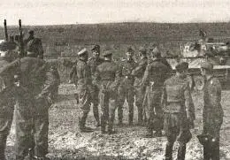 Один из моментов наградной церемонии 20 апреля 1943 года В целом уровень - фото 79