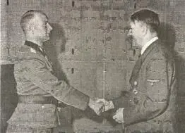 Отто Кумм и Адольф Гитлер 1 мая 1943 года он получил назначение начальником - фото 80