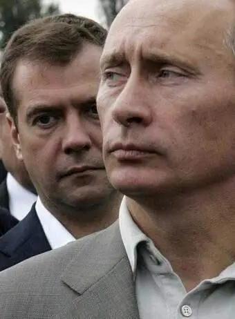 Кто такие Медведев и Путин Это президенты Сначала Путин был президентом а - фото 2