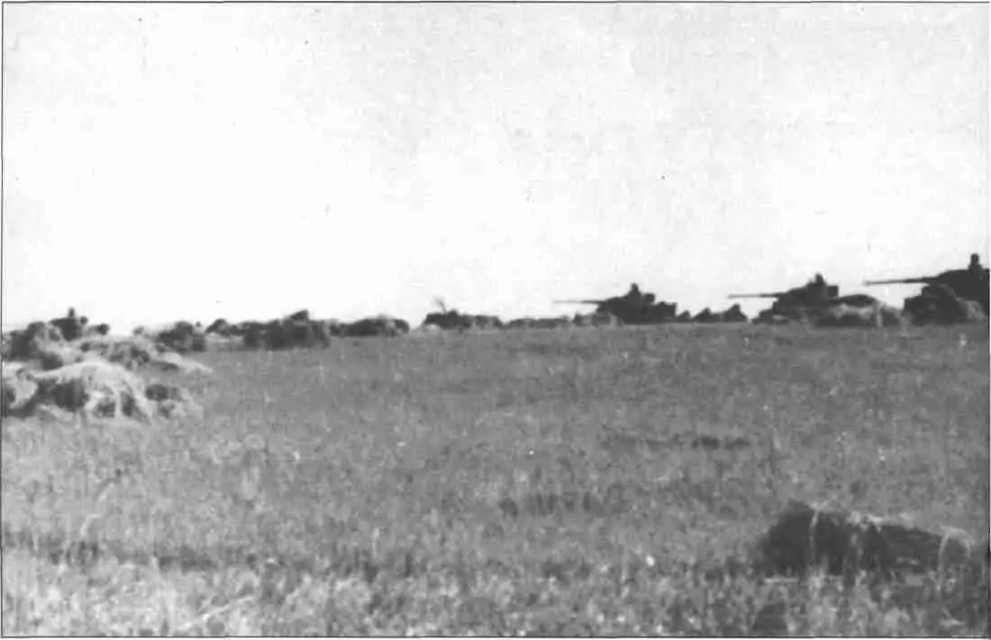 Тигры изготовились для атаки Южнее Курска 56 июля 1943 г Tigers are - фото 52