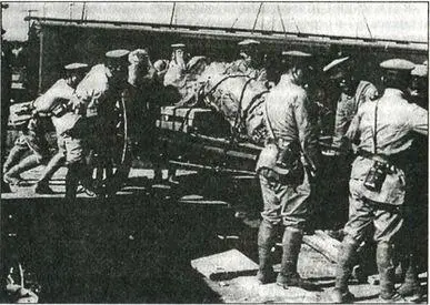 Погрузка японской полковой артиллерии на железнодорожную платформу 1945 г - фото 127