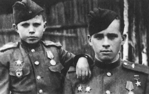 Герой Советского Союза Кулешов П П и воспитанник 63й гвардейской танковой - фото 4