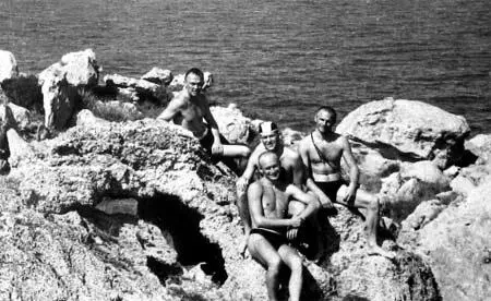 На Азовском море в районе мыса Зюк1955 г Несколько раз мы заходили в море и - фото 20