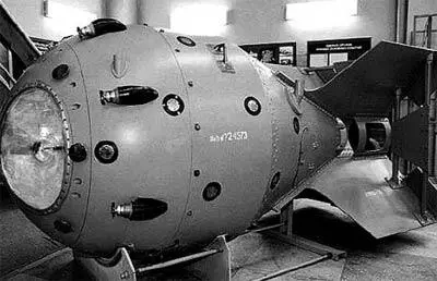 Первая советская атомная бомба РДС2 Мне не удалось найти фотографию РДС3 но - фото 28