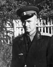 Впереди меня ждали новые испытания 1956 г Полковник Грачев бегло прочитал - фото 99