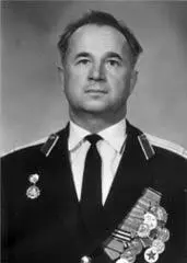 Подполковник Николай Скусинец 1983 г Вот такой вклад в оборону бывшего СССР - фото 147