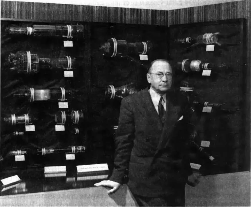 Почетный вицепрезидент компании RCA Принстон 1954 г В тот же день - фото 36
