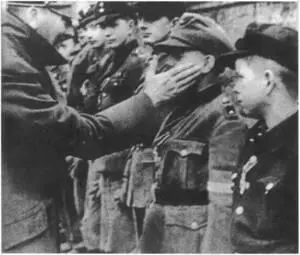 Подростки призванные в фольксштурм 20 апреля 1945 года Советская пехота - фото 56