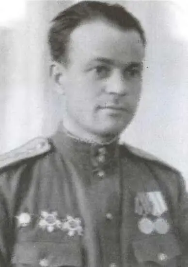 Парторг дивизиона Михина Иван Акимович Шевченко Май 1945 Капитан Михин - фото 31