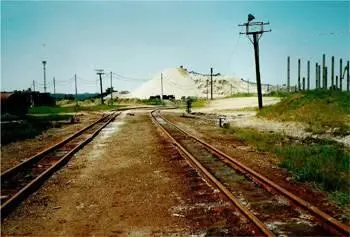 Разгрузка соли с Берега Оки в 2000 году Кажется что с 1948 года здесь - фото 9