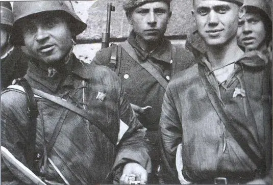 Военнослужащие РОНА в Варшаве Казаки военнослужащие XV казачьего - фото 29
