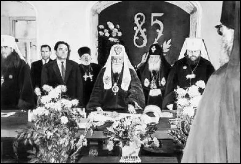 Патриарх Алексий Симанский и председатель Совета по делам РПЦ при Совете - фото 5